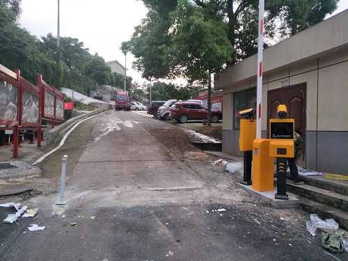 岳麓區(qū)麓山南路社區(qū)服務(wù)中心高清車牌識別一進(jìn)一出單通道