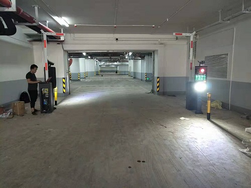 韶山建國酒店地下停車場二進(jìn)二出